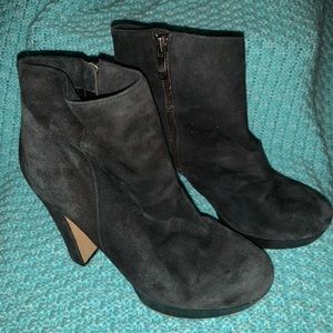 💞 5/$35 Vince Camuto platform heel boots